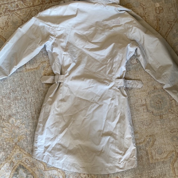 The North Face Windbreaker - Picture 4 of 4